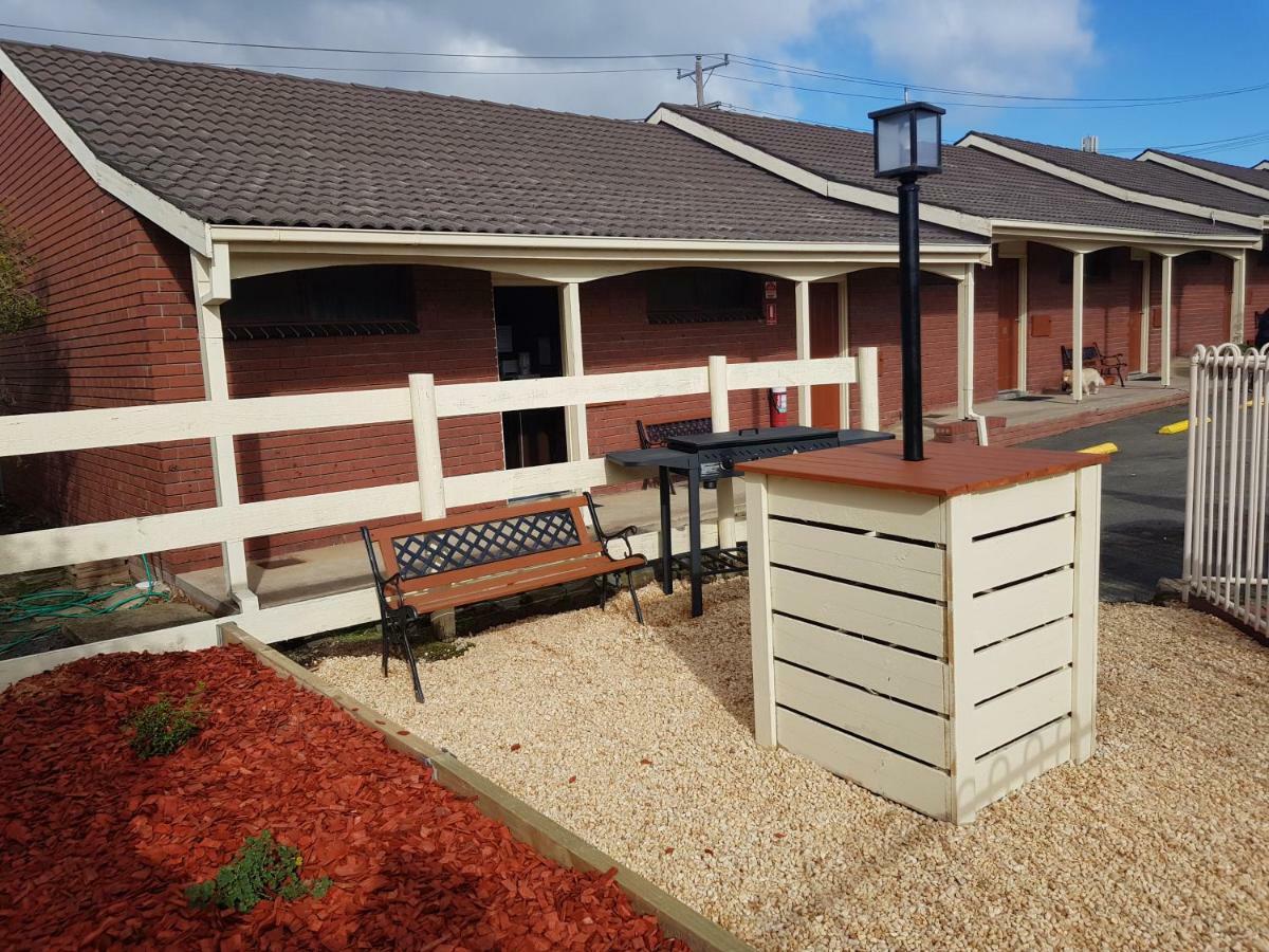 Ararat Colonial Lodge Motel Bagian luar foto