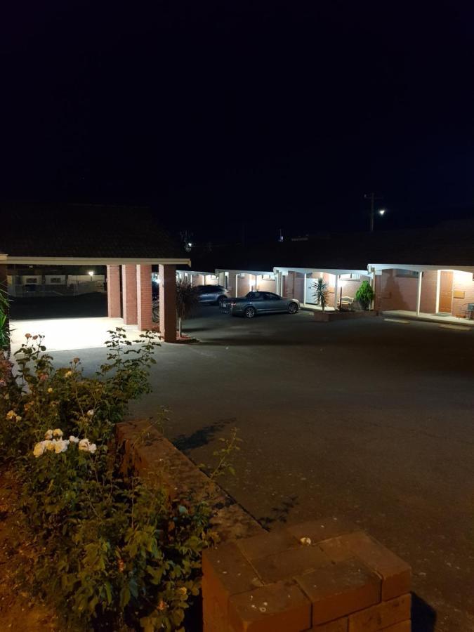 Ararat Colonial Lodge Motel Bagian luar foto