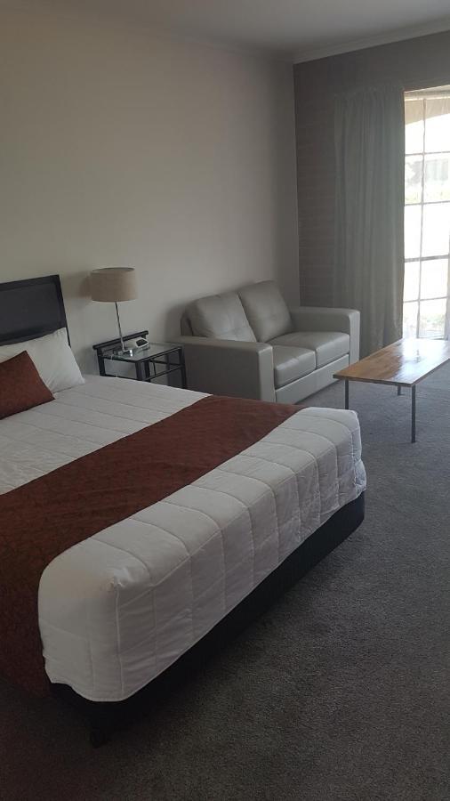 Ararat Colonial Lodge Motel Bagian luar foto