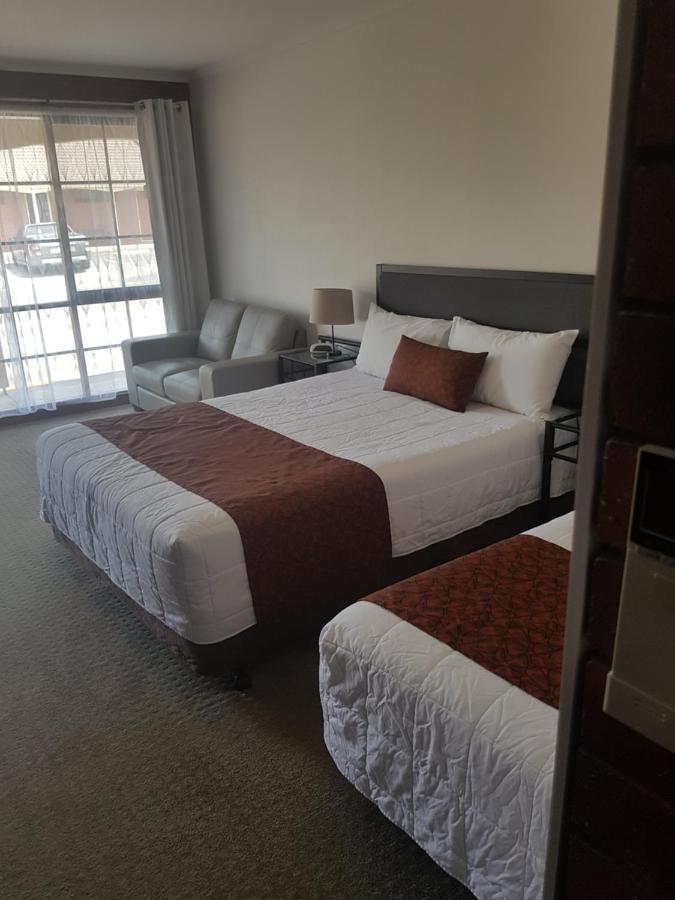 Ararat Colonial Lodge Motel Bagian luar foto